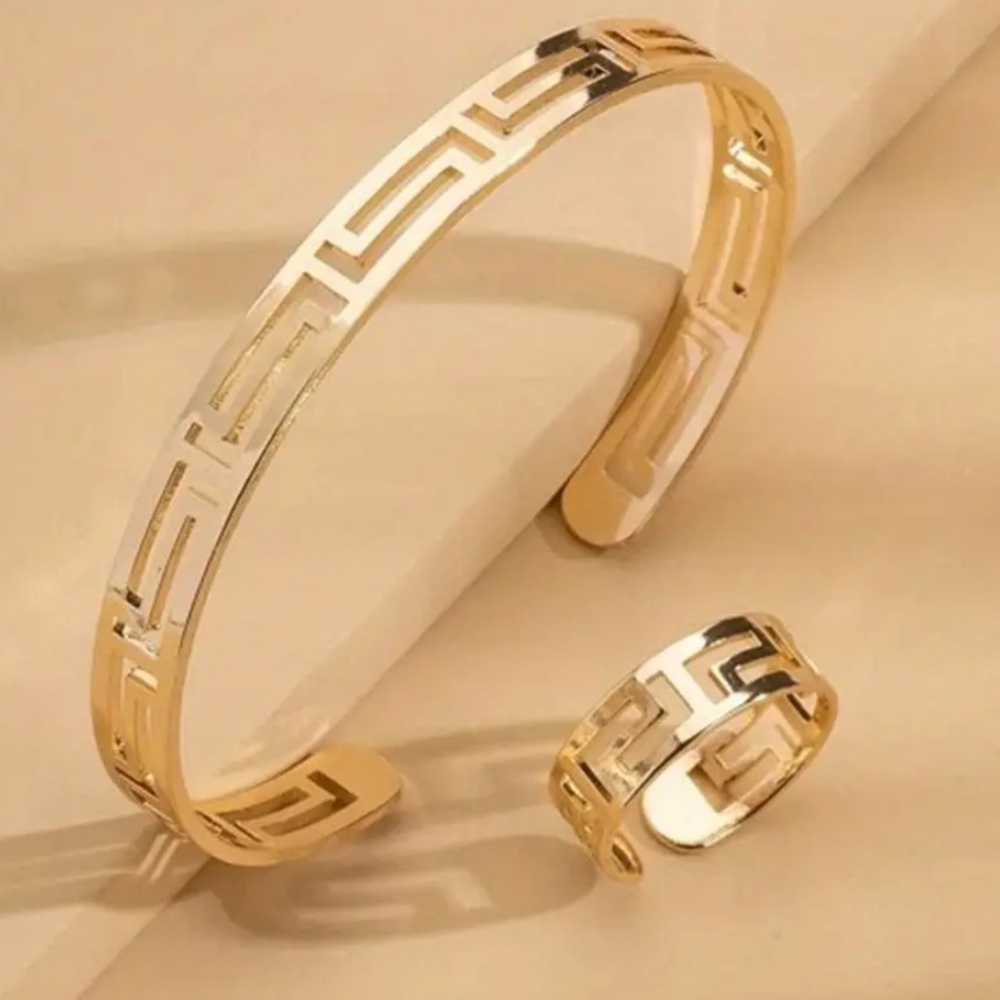 ⭐️NEW⭐️Designer Inspired 18K Plated Bracelet & Ring Set •Gold •OneSize Fits All